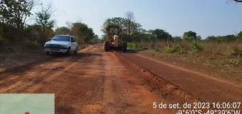 Prefeitura realiza recuperação da estrada vicinal que liga a vila do P.A Santa Clara à TO-442